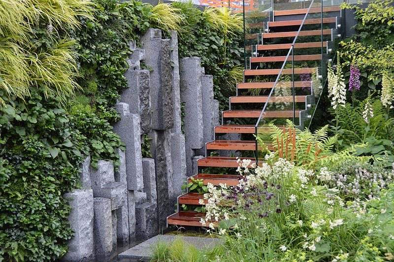 small garden design. Green walls