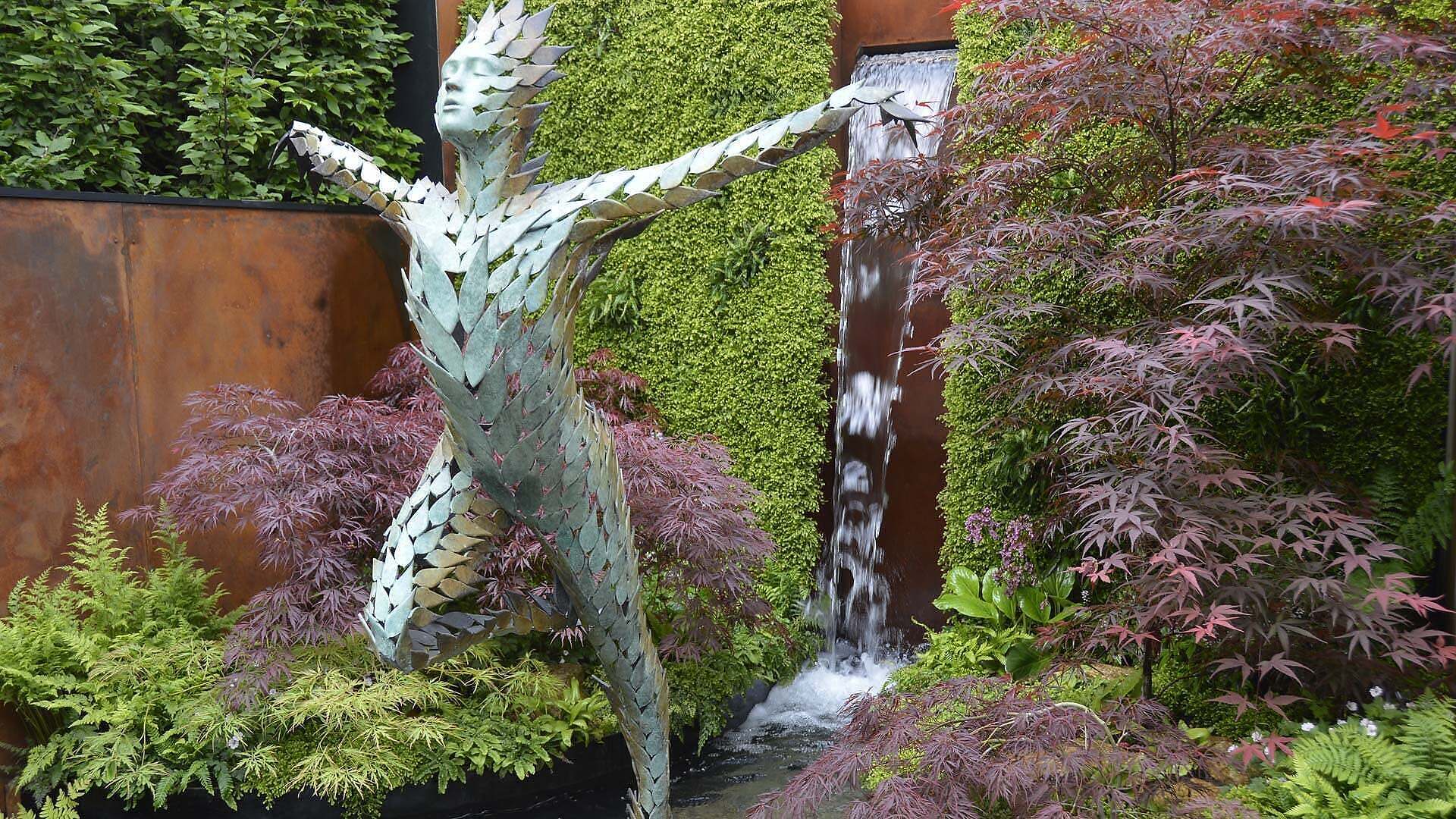 garden statue. Gardens – a vision of paradise?